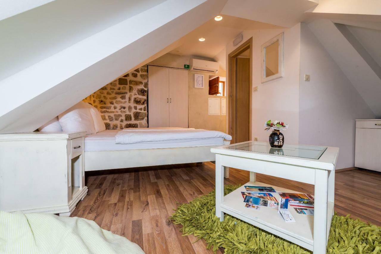 Historical Old Town Apartment