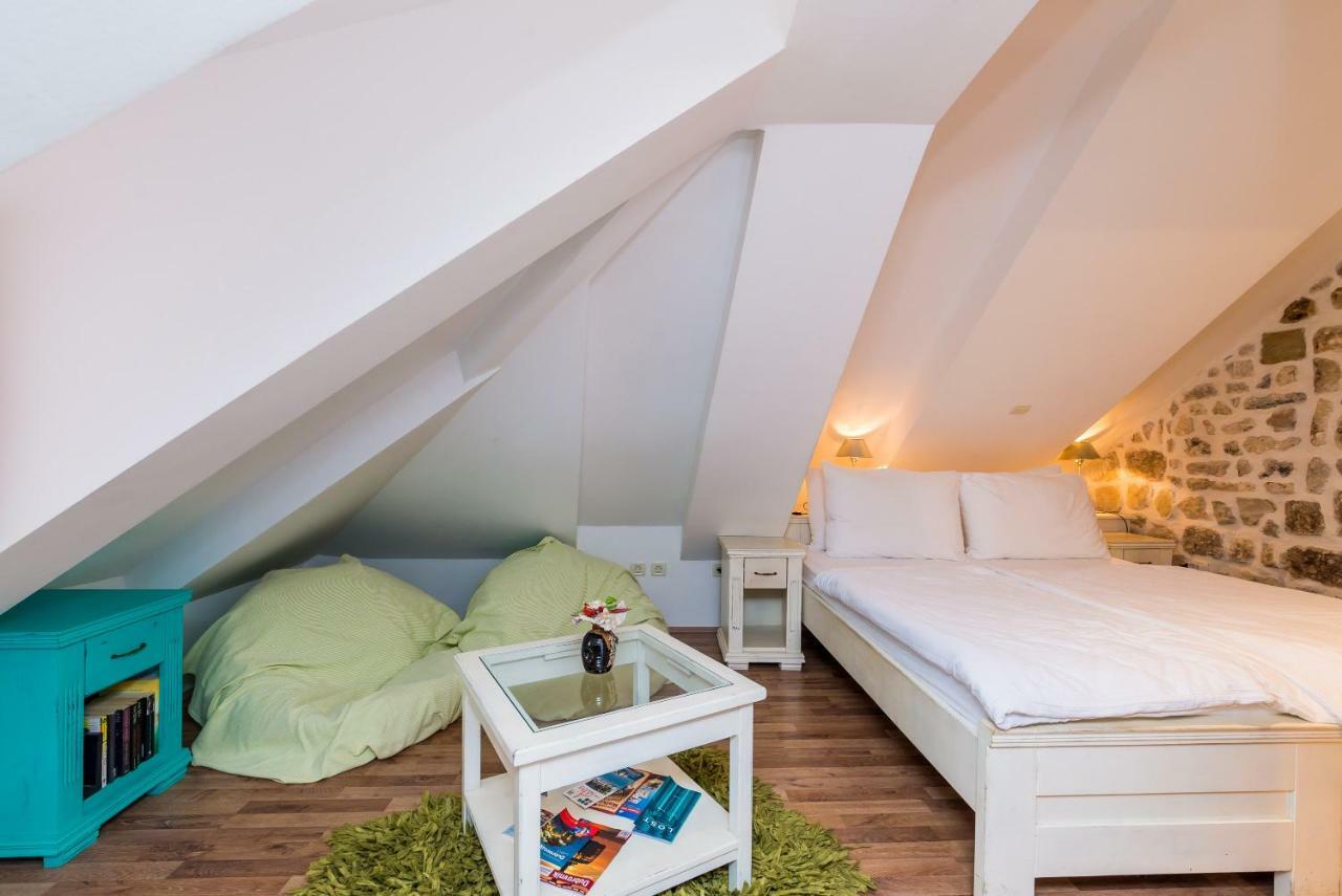 Historical Old Town Apartment