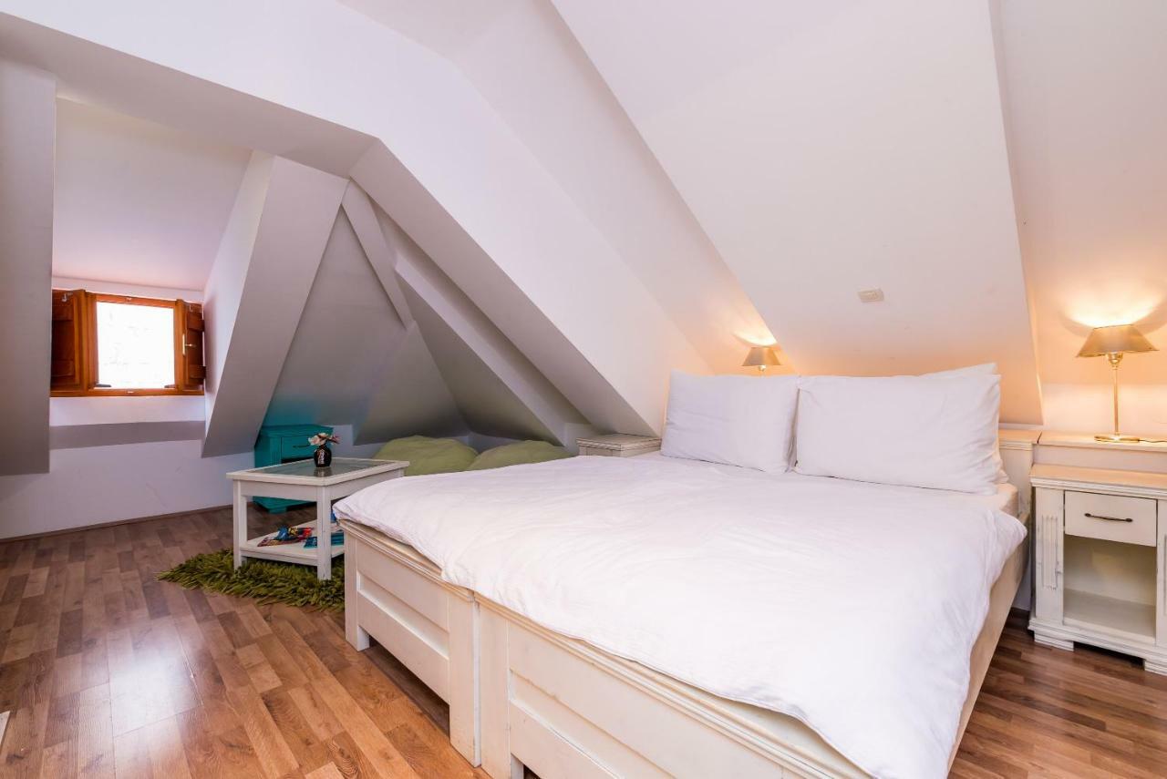 Historical Old Town Apartment